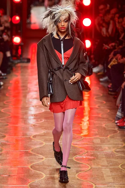 Look 19